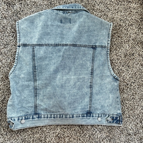 C I Sono Light Wash Sleeveless Denim Vest - Size Medium - Picture 3 of 3